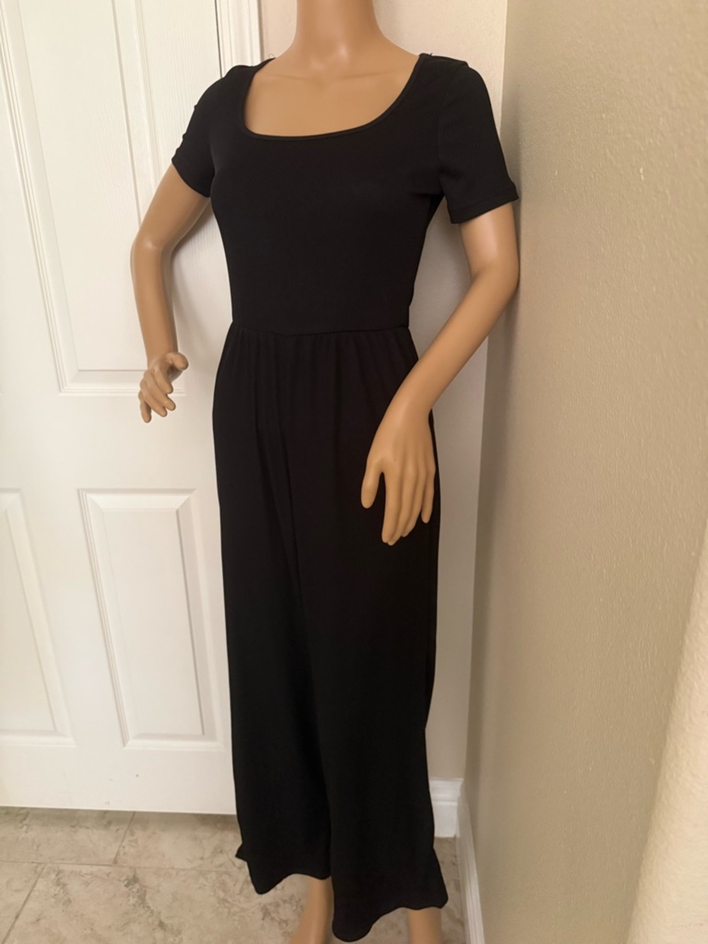 Everyday Black Scoop Neck Maxi Dress